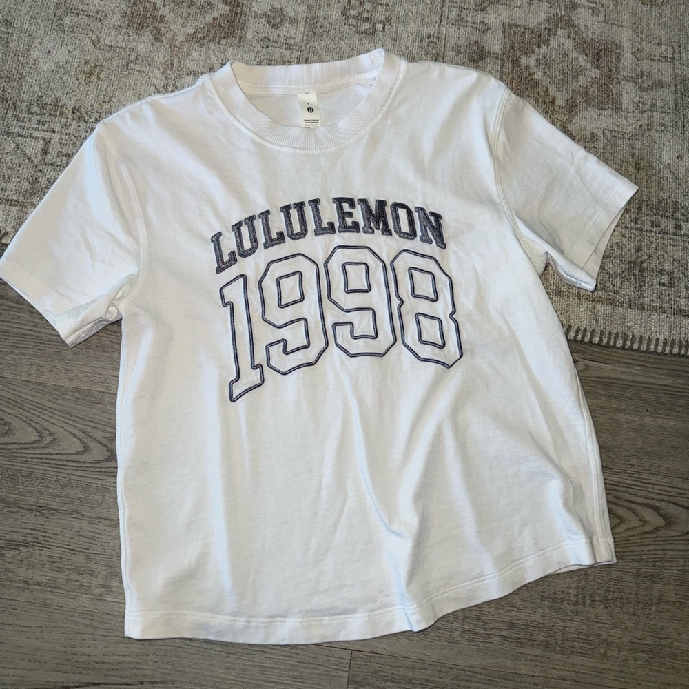 lululemon tee